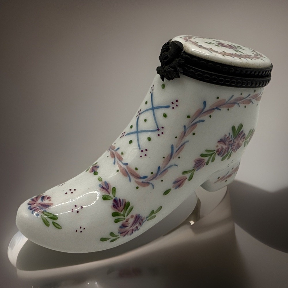 LIMOGES PEINT MAIN Authentic Shoe Hinged Trinket Box Artist Signed France Floral